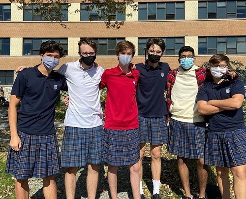 Hơn trăm học sinh nam ở Canada mặc váy đến trường, nguyên nhân phía sau khiến ai cũng nể phục