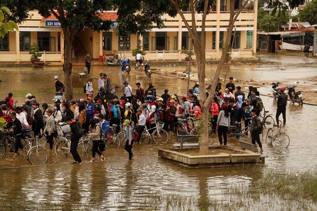 Khánh Hòa, Phú Yên cho học sinh nghỉ để ứng phó với bão số 12