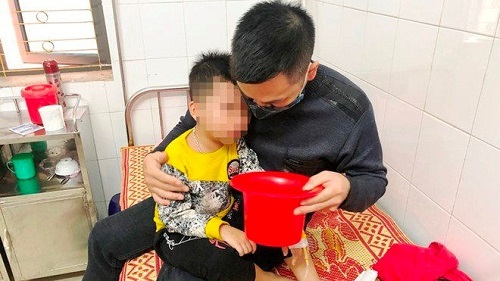 Hà Tĩnh: 9 học sinh mầm non nhập viện nghi bị do ngộ độc sau bữa phụ ở trường