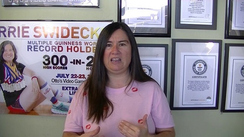 Nữ giáo viên Mỹ giành tới 13 kỷ lục Guiness, giảm 34kg nhờ chơi game điện tử vận động