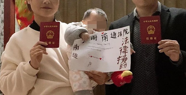 Cô gái hoảng hốt hay tin 