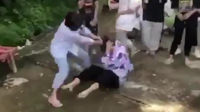 Đình chỉ học 1 tuần nhóm học sinh đánh bạn đến nhập viện ở Thanh Hóa