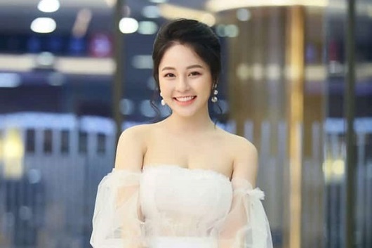 Chỉ kêu buồn một câu, hot girl Trâm Anh được bạn trai bắn ngay cho 100 triệu giải khuây