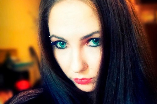 Mẹ bỏ đi 8 ngày không về, con trai bị nhốt đói khát trong nhà và lời cầu xin nhói lòng