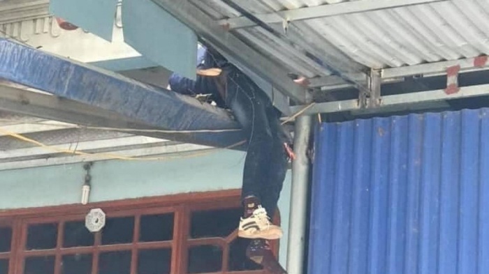 Tin tức tai nạn giao thông ngày 30/11: Ô tô tông xe máy ở Thái Nguyên, bé trai văng lên nóc nhà