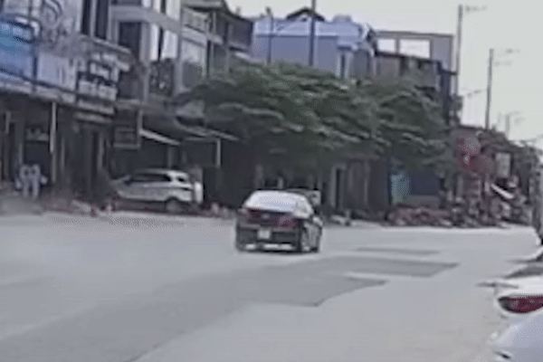 Tin tức tai nạn giao thông ngày 1/12: Tài xế ôtô tông chết 2 cha con ra trình diện