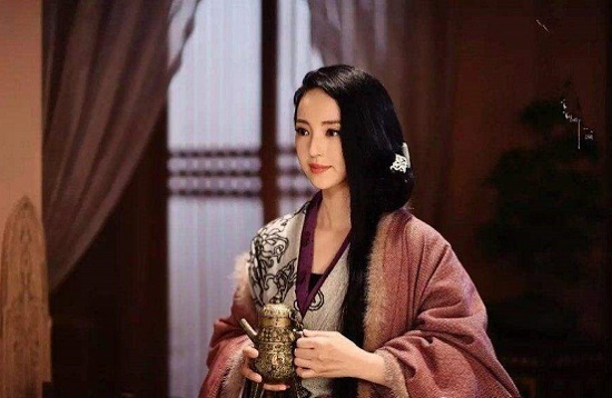 Tam Quốc Diễn Nghĩa: Hoàng hậu của Lưu Bị đã làm gì khiến hoàng thất mất mặt, Gia Cát Lượng mất đi 1 tướng tài