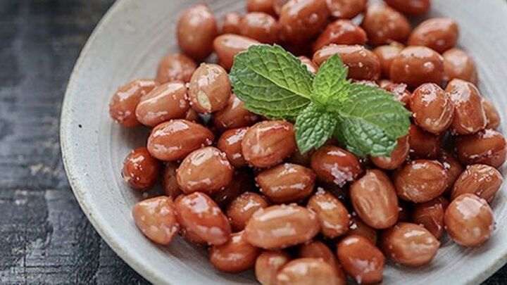 Lạc rang muối để mãi vẫn giòn khi làm đúng 3 bước đơn giản này