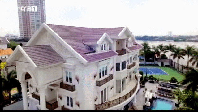 Chủ nhân những tòa lâu đài trăm tỷ đình đám: Người