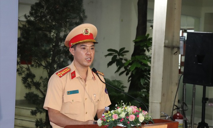 CSGT TP.HCM hóa trang xử lý các nhóm đua xe
