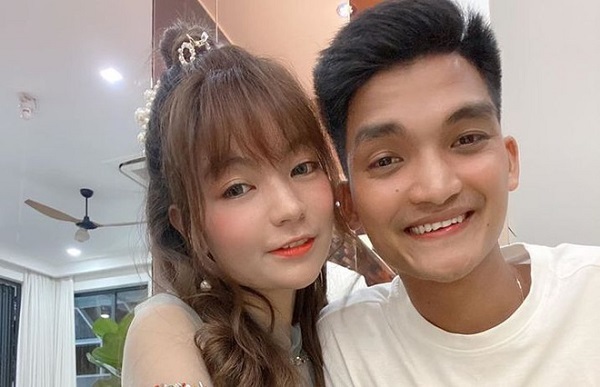 Vợ chồng nam diễn viên hài Mạc Văn Khoa đón con gái đầu lòng sớm