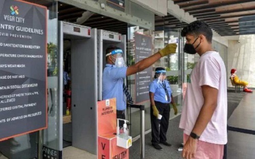 Ấn Độ: 300 người nhập viện do bệnh lạ giữa đại dịch COVID-19