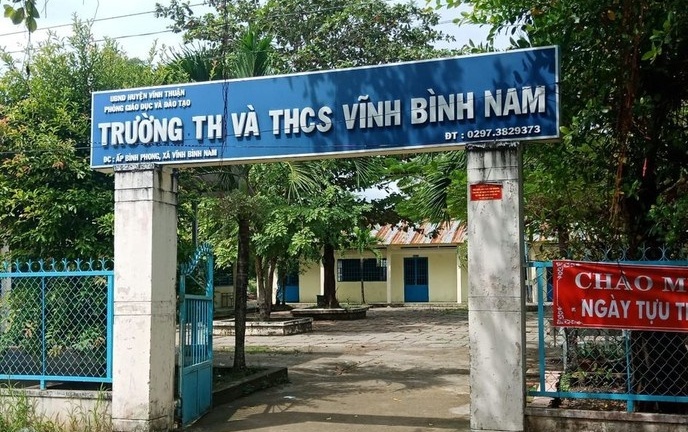 Vụ thầy giáo 43 tuổi bị tố sàm sỡ 2 nữ sinh lớp 4: Buộc thôi việc
