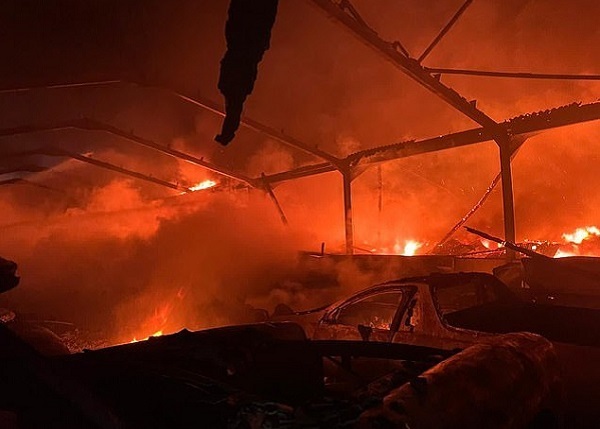 Hỏa hoạn kinh hoàng trong đêm thiêu rụi 70 siêu xe và xe sang