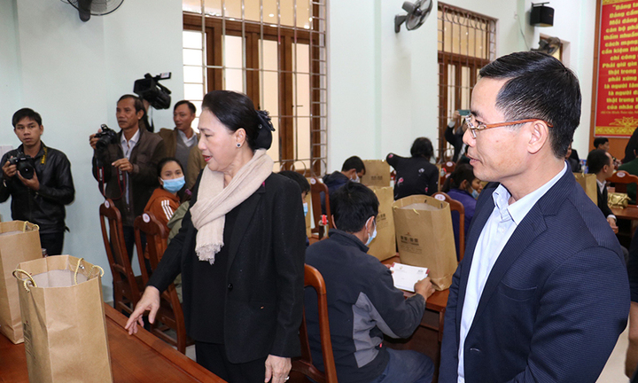 Agribank ủng hộ 5 tỷ đồng khắc phục hậu quả lũ lụt tại huyện Phước Sơn tỉnh Quảng Nam