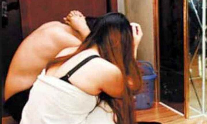 Bắt quả tang 2 cô gái