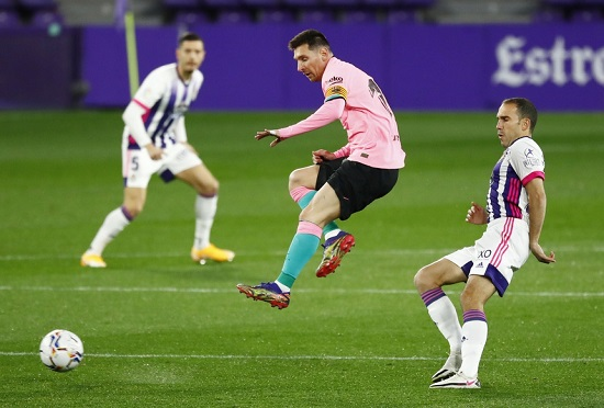 Messi chính thức phá kỷ lục ghi bàn của
