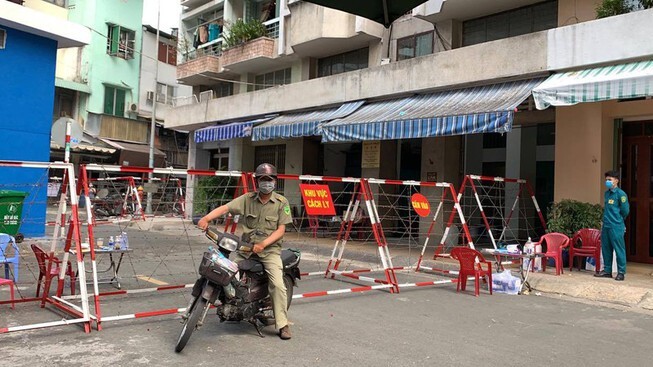 Người đàn ông thứ 3 nhập cảnh 