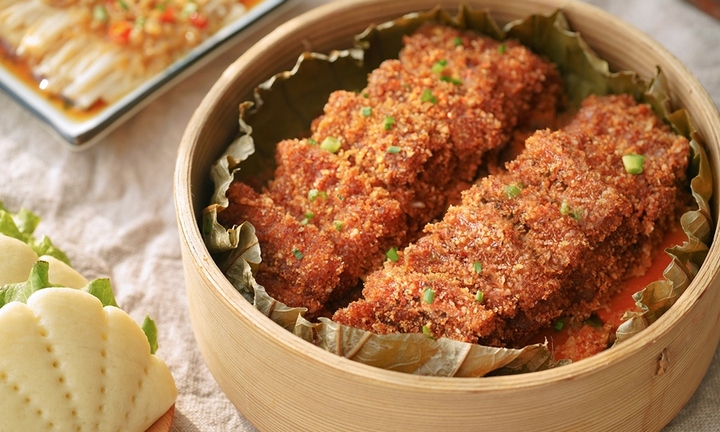 Lạ miệng với thịt hấp thính gạo nóng hổi lại ngon cơm