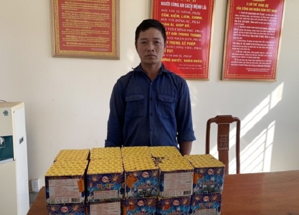 Quảng Bình: Bắt giữ đối tượng vận chuyển trái phép 21,6 kg pháo hoa