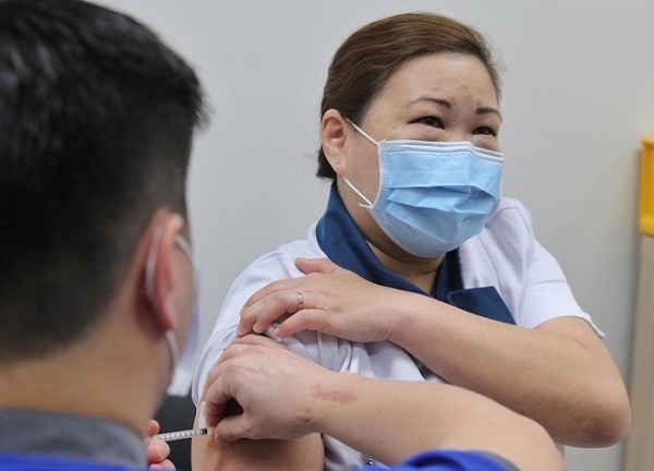 Quốc gia Đông Nam Á đầu tiên tiêm vaccine COVID-19 cho người dân