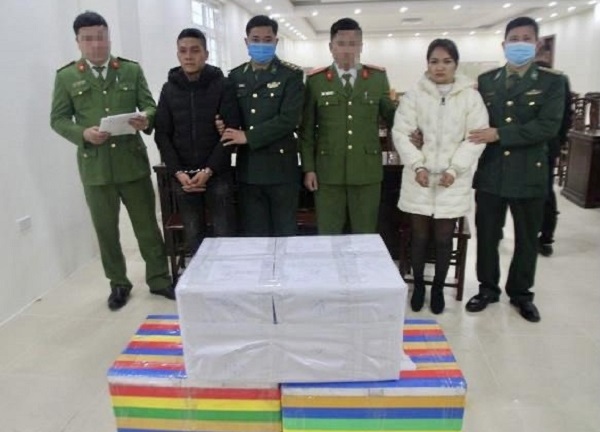 Nghệ An: Bắt giữ 2 đối tượng lợi dụng thời gian nghỉ lễ vận chuyển 35 bánh heroin