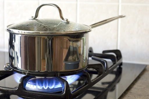 Nổ bình gas 12kg khi đang nấu ăn, nam thanh niên 18 tuổi bị tổn thương phổi