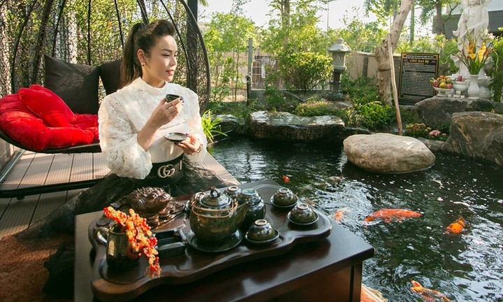 Có gì trong biệt thự sang chảnh 220m2, hồ cá Koi triệu đô của Nhật Kim Anh?