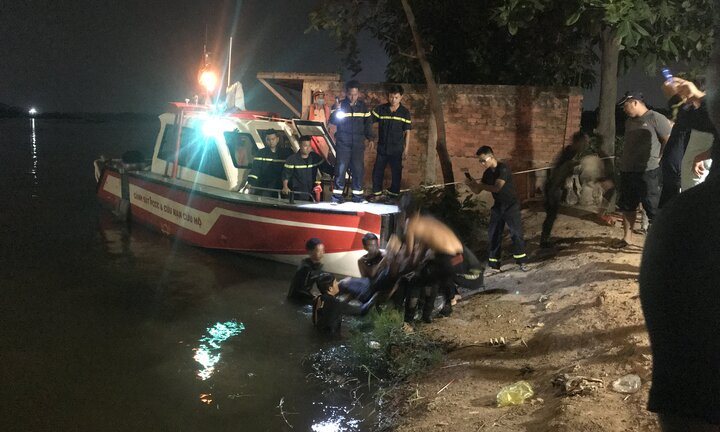 Vụ thanh niên 20 tuổi đi xe đạp điện lên cầu rồi nhảy xuống sông: Tìm thấy thi thể nạn nhân