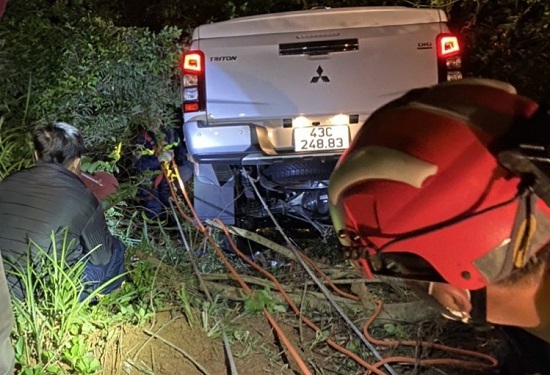 Đà Nẵng: Ô tô lao xuống vực trên núi Sơn Trà do đạp nhầm chân ga