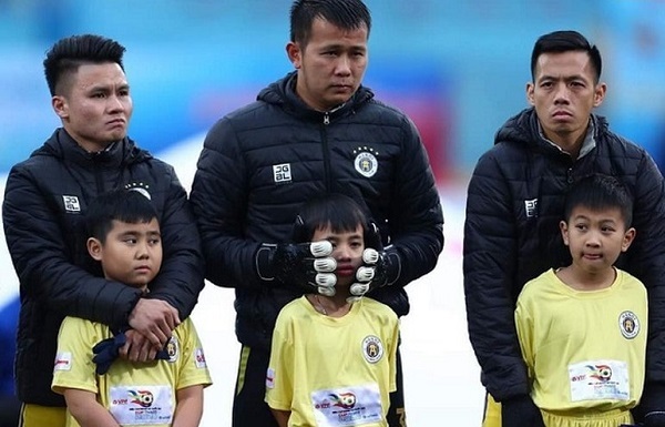 Ban tổ chức Siêu Cúp Quốc gia xin lỗi về sự cố để các em mặc phong phanh giữa thời tiết giá buốt