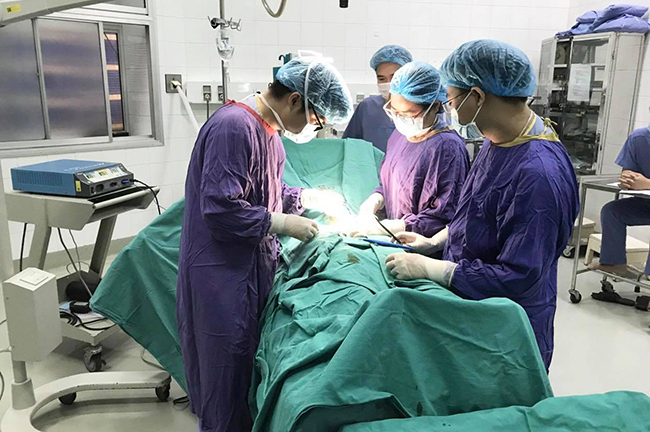 Nam thanh niên bị hoại tử 
