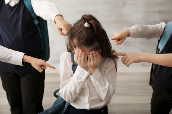 Bị trêu chọc, ghép đôi với bạn nam, nữ sinh 13 tuổi uống thuốc sâu tự vẫn