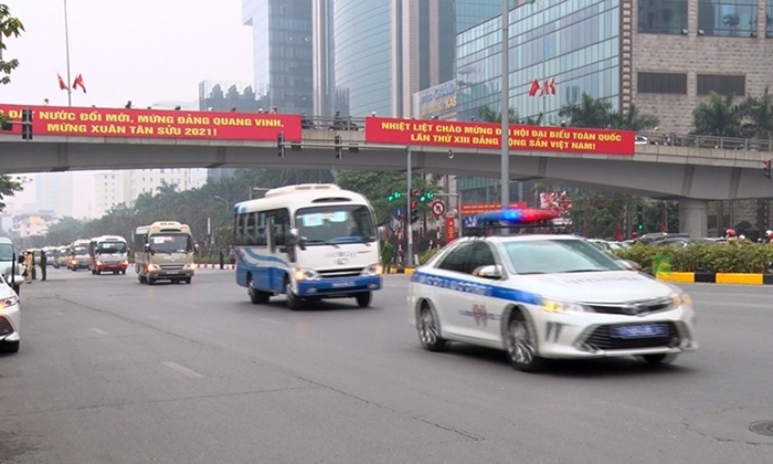 Hàng trăm cảnh sát cùng các phương tiện tổng duyệt phương án dẫn đoàn phục vụ Đại hội Đảng