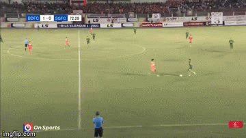 Video: Tiền vệ CLB Bình Định vị tràn dịch đầu gối sau pha va chạm nghiêm trọng tại V.League