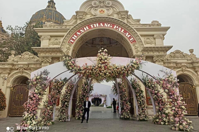 Choáng ngợp trước đám cưới 