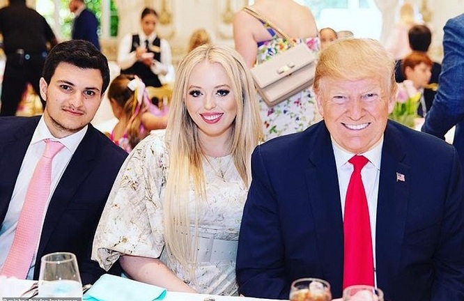 Chân dung nam tỷ phú siêu giàu đính hôn con gái ông Trump