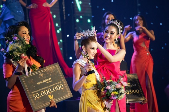 Phùng Trương Trân Đài – học trò Minh Tú đăng quang Hoa hậu chuyển giới Việt Nam 2020
