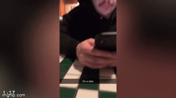 Video: Thấy hình ảnh lạ phản chiếu trong mắt kính bạn trai, cô gái vội chia tay