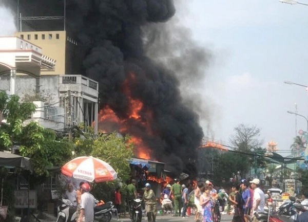 Sóc Trăng: Cháy nhiều nhà dân, ki-ốt, một người tử vong thương tâm