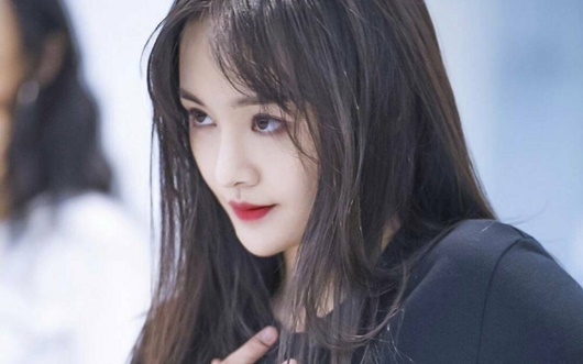 Rộ tin Trịnh Sảng nhảy lầu tự tử sau khi bị đuổi ra khỏi giới giải trí vì scandal mang thai hộ