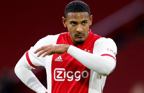 Ajax Amsterdam quên đăng ký tiền đạo đắt giá tại Europa League