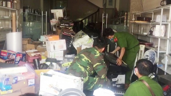 An Giang: Phát hiện 3 điểm tập kết lượng lớn hàng hóa không rõ nguồn gốc