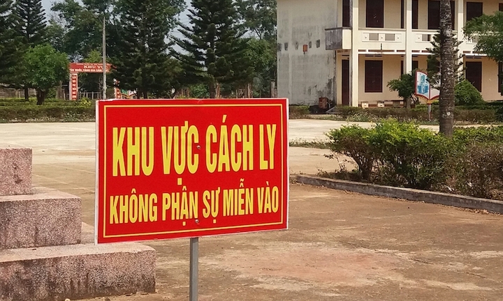 Gia Lai: Phong toả khu phố nhà nữ bệnh nhân tái dương tính với SARS-CoV-2 sau 7 ngày xuất viện