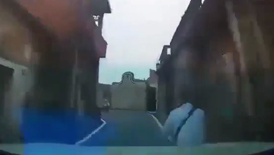 Video: Ô tô đi với 