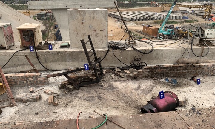 Điều tra nguyên nhân công nhân công trình Cầu Hòa Bình 2 tử vong 