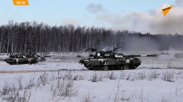 Video: Tròn mắt chứng kiến những nữ xạ thủ Nga trổ tài lái xe tăng, bắn đạn thật cực 