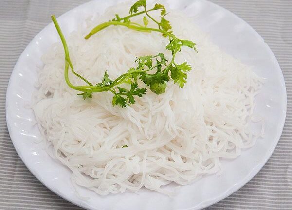 Bún dù ngon tới mấy nhưng 4 nhóm người sau không nên động đũa, kẻo có ngày nhập viện