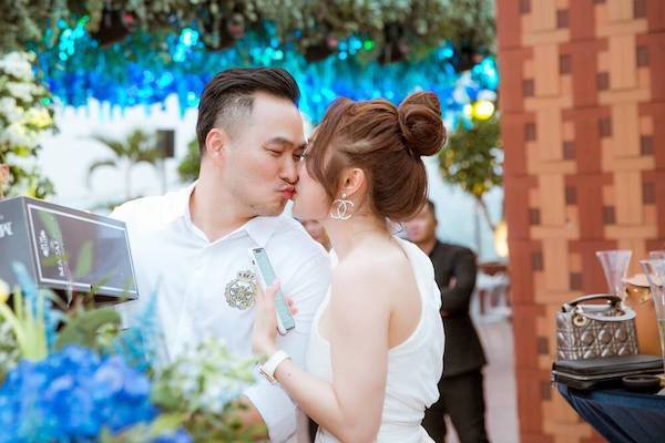 Diễn viên Chi Bảo kết hôn lần 2 với bạn gái kém 16 tuổi