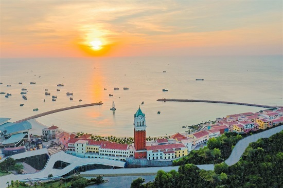 Thị trấn Địa Trung Hải Phú Quốc – Sàn diễn xa xỉ của thời trang và kiến trúc